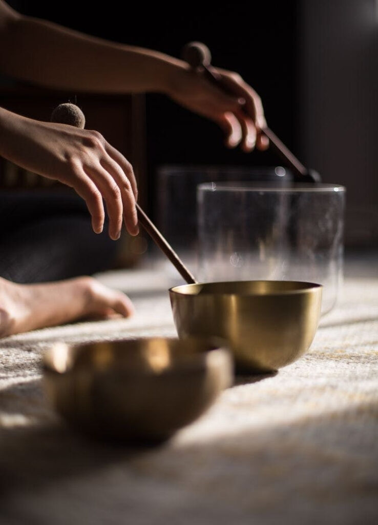 Kỹ thuật thiền định bằng âm thanh chuông xoay Tây Tạng (Singing Bowl)