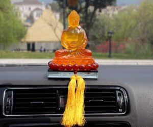 tượng quan âm trên oto