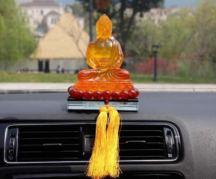tượng quan âm trên oto